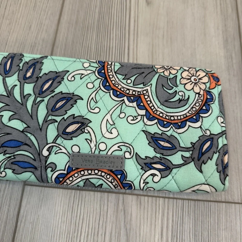 Vera Bradley Wallet‎ Zip Around Fan Flowers Green Blue Quilted